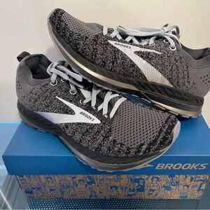 Brooks size 8 Women’s Bedlam 2 Running Shoes